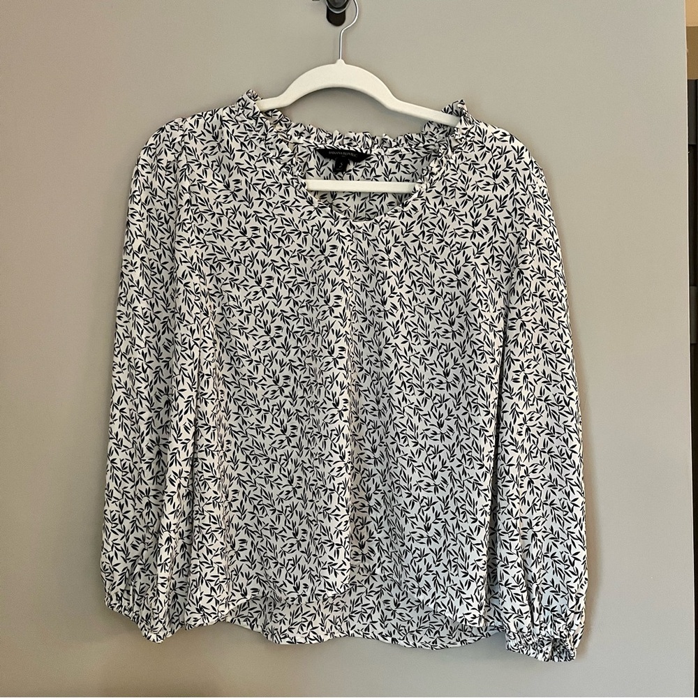 Banana Republic Factory black-and-white long sleeve blouse